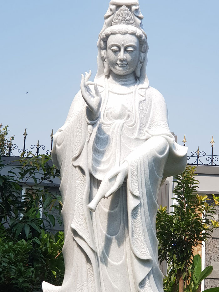 Cách đặt tượng Quan Âm bằng đá đứng ở sân vườn