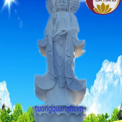 Tượng Quan Âm thờ trong nhà cầu được phù hộ và bình an.