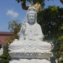 Ý nghĩa của tượng Mẹ Quan Âm ngồi trong Phật giáo