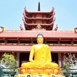 Chuyện về tượng ‘Phật cô đơn’ tọa thiền giữa cánh đồng hoang tàn vì bom đạn