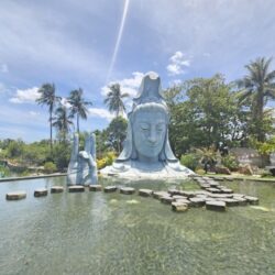 Ngôi chùa san hô với câu chuyện tượng Phật trăm năm trôi trên biển