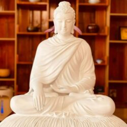 Tượng Thích Ca ngồi an lạc trong từng đường nét